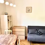 Boutique Studio In City Center, 7\' From Train Station