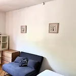 Boutique Studio In City Center, 7\' From Train Station