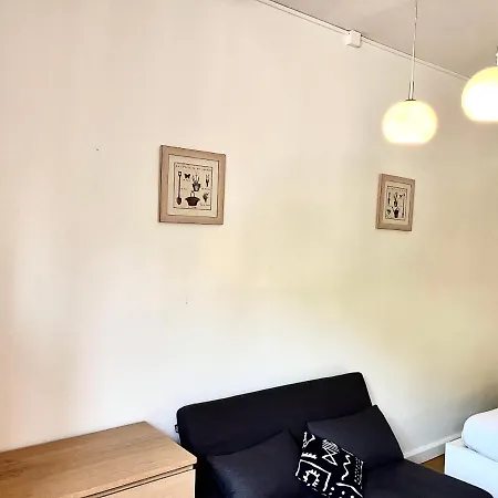 Boutique Studio In Center, 7' From Train Station